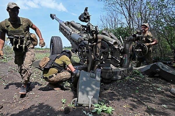 Aseguran está bajo control explosión en base militar