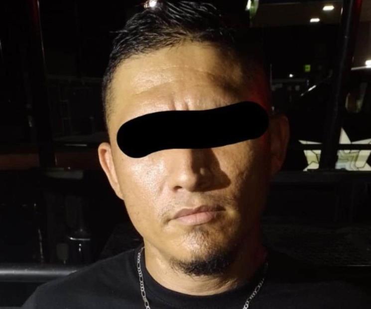 Detienen a pasajero de aplicación de taxi por portar arma