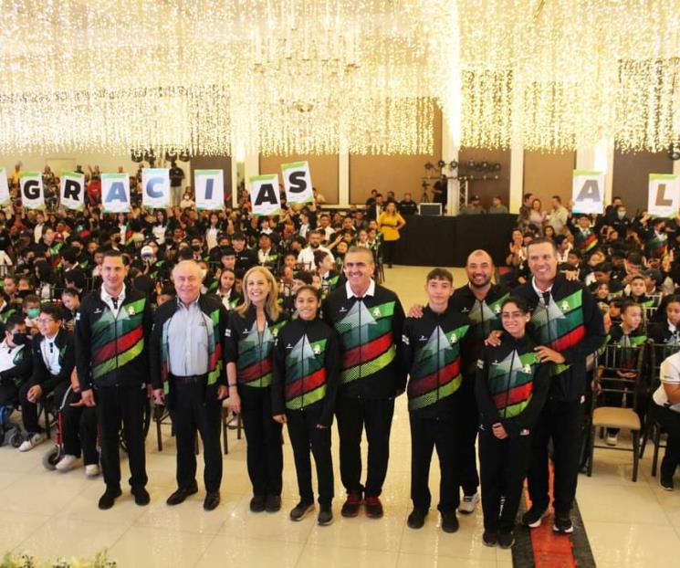 Abanderan a deportistas de Apodaca