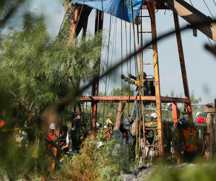 Estamos trabajando día y noche en rescate de mineros: AMLO