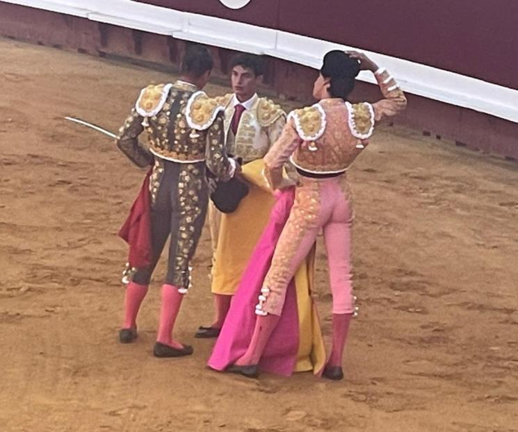 Se gradúa mexicano como torero en Francia