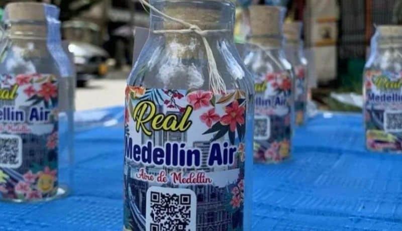 Colombiano vende aire embotellado