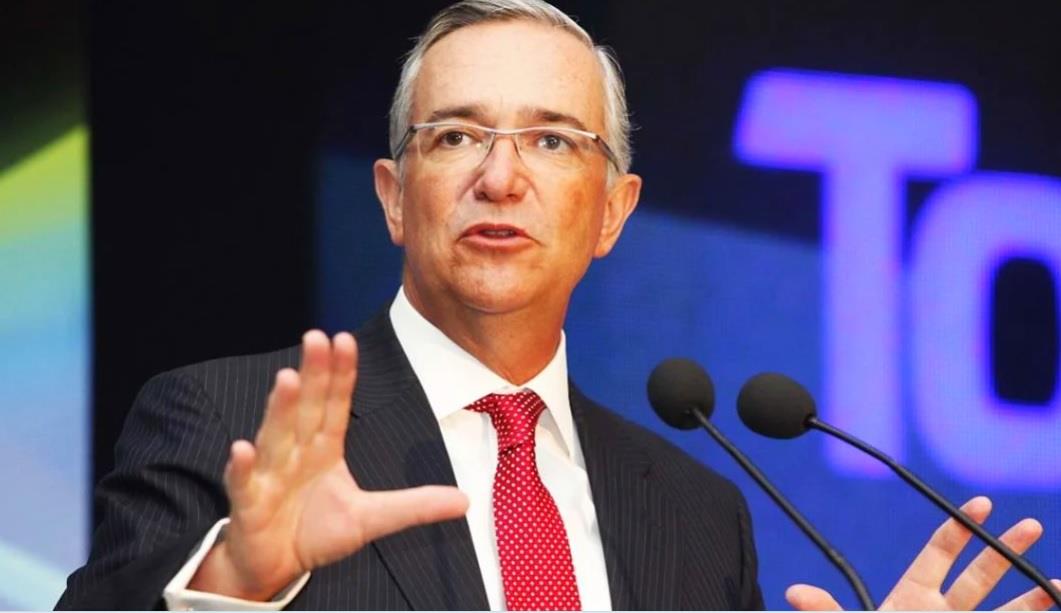 Ricardo Salinas debe de pagar impuestos que debe: Buenrostro