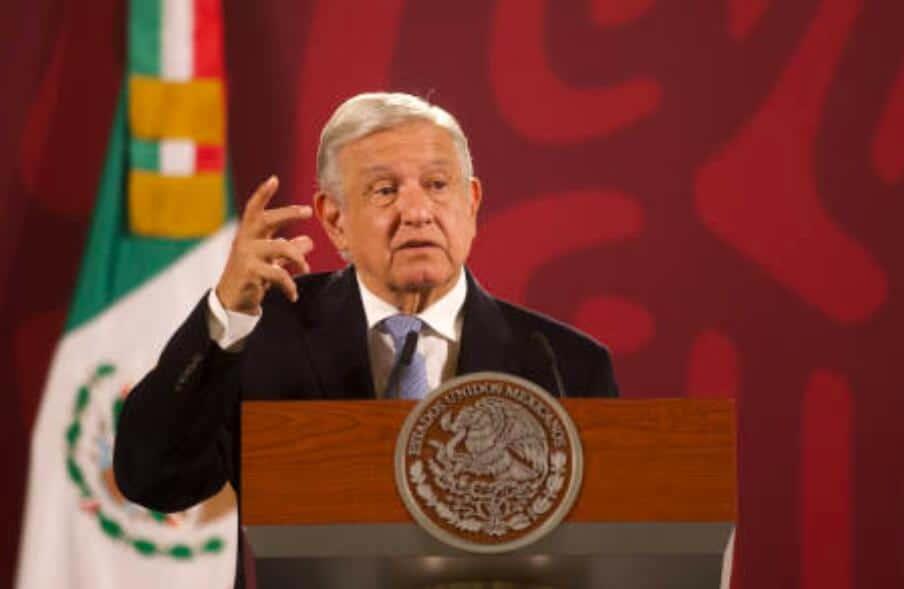 Busca AMLO que soldados y marinos se queden en las calles