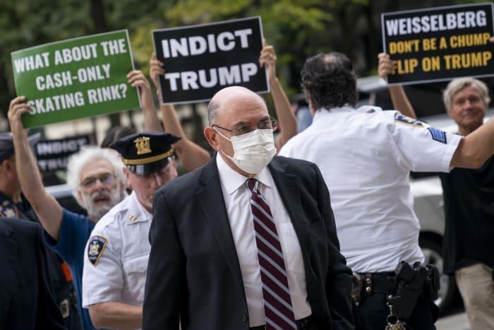 Va Justicia de EU contra director financiero de Trump