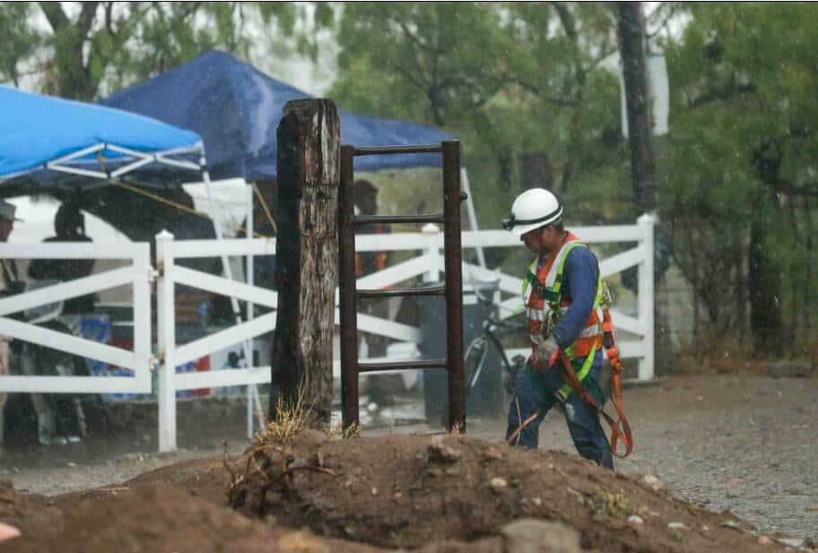 Suspenden rescate de mineros por tormenta eléctrica Suspenden rescate de mineros por tormenta eléctrica