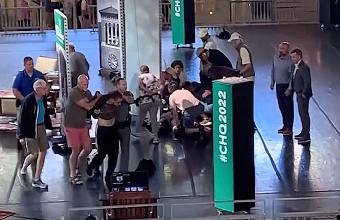 Traductores apuñalados, daño colateral de fatwa