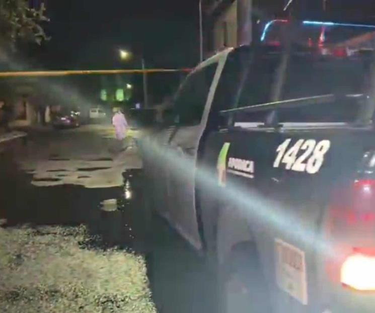 Ejecutan pistoleros a hombre y balean a su mamá