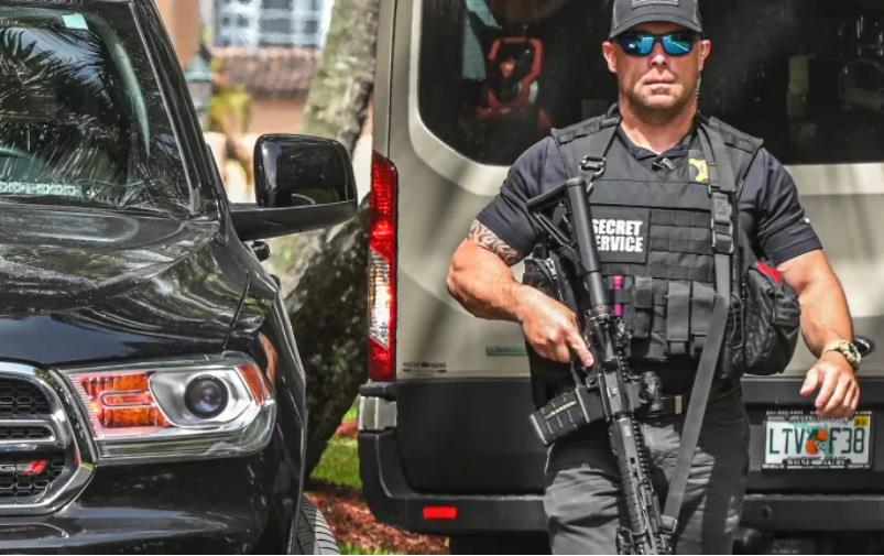 ¿Qué se llevó el FBI de la residencia de Trump?