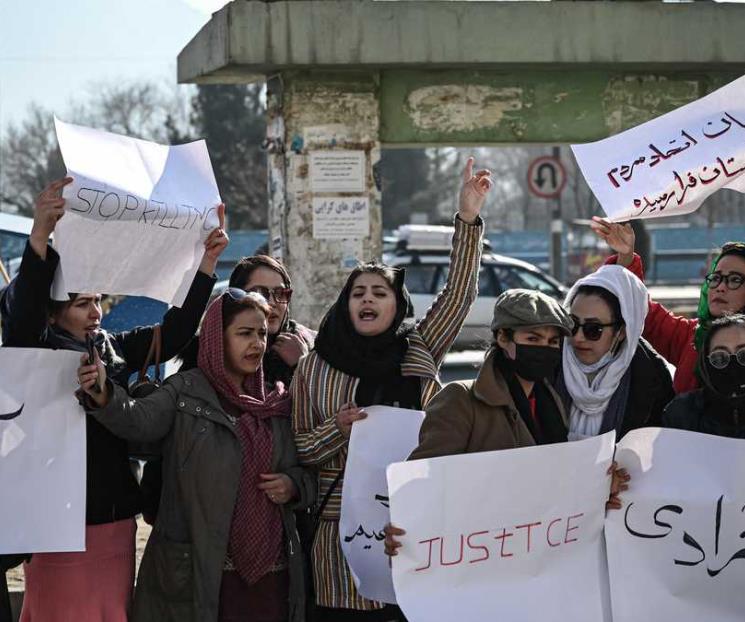 Disparan talibanes para dispersar a mujeres