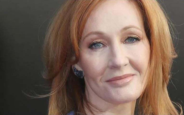 Investigan amenaza a autora de Harry Potter