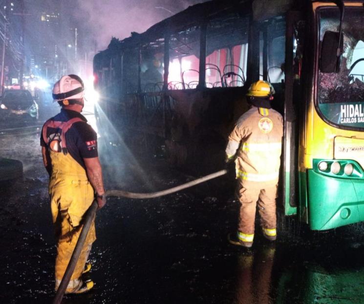 Se incendia ruta urbana