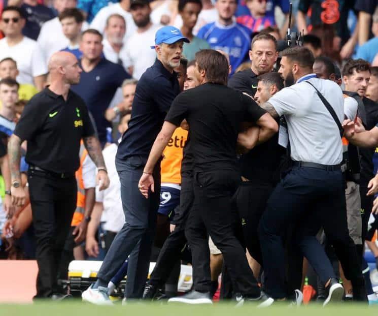 Casi se agarran a golpes entre DT del Chelsea y Tottenham