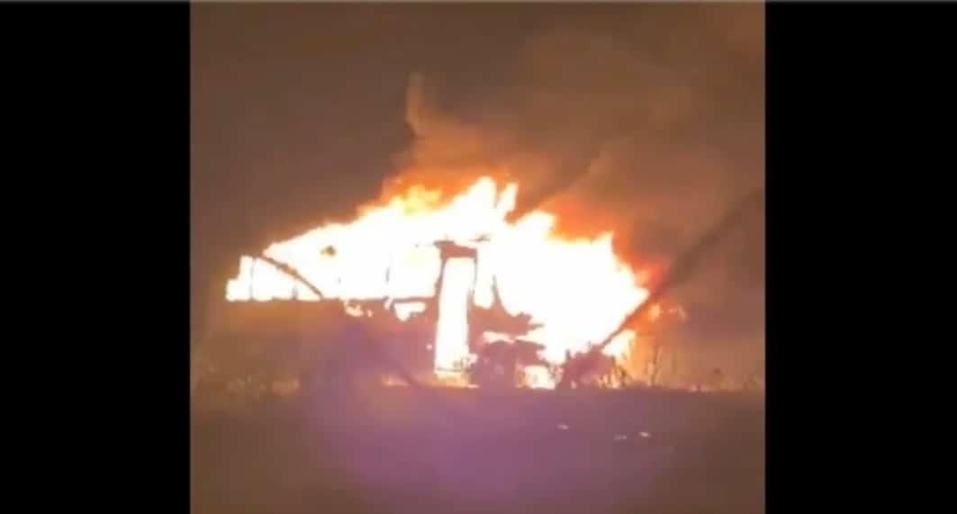 Reportan quema de camión de pasajeros en Mexicali