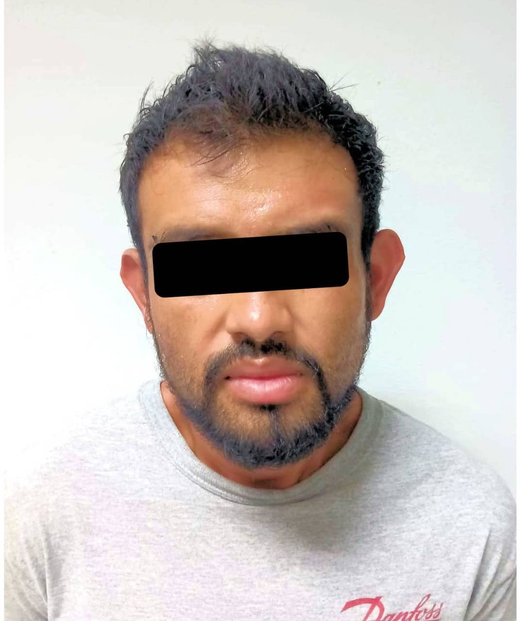 En un auto reportado como robado en un asalto en el municipio de Salinas Victoria, dos hombres “armados” con réplicas de pistolas, fueron detenidos