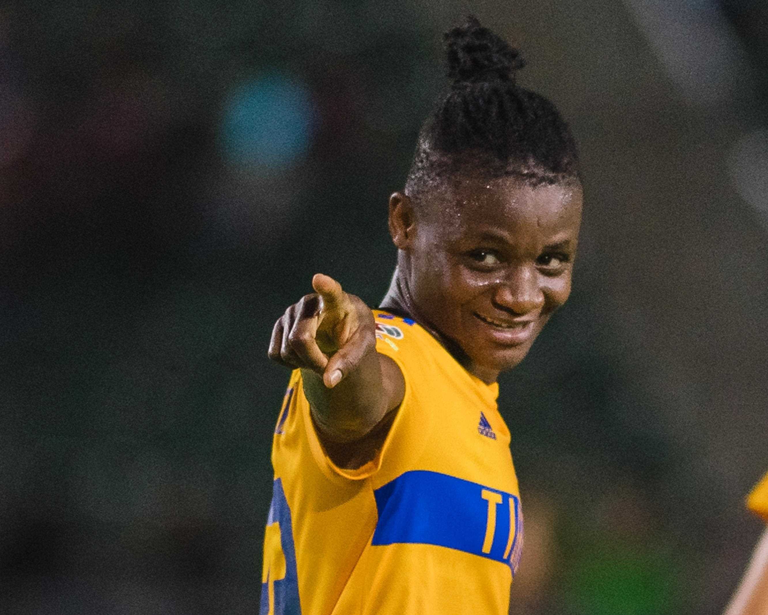 Uchenna Kanu se luce de igual forma con doblete.