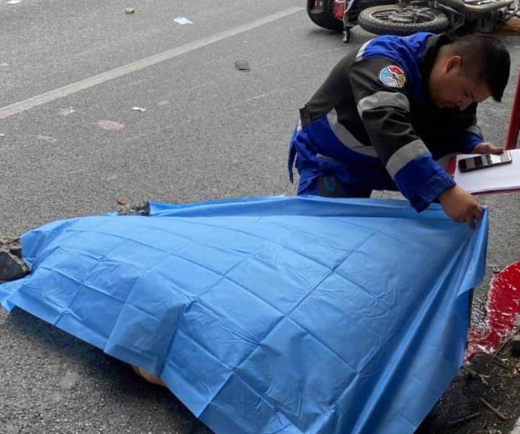 Muere mujer arrollada por motocicleta