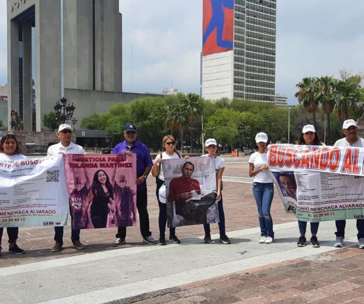 Protestan padre de Yolanda y familiares de maestro