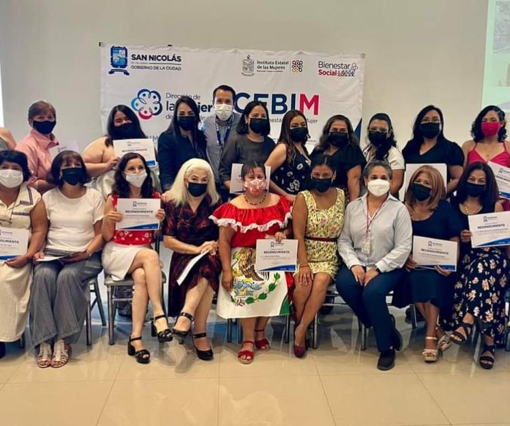 Se gradúan 124 mujeres nicolaítas en diferentes cursos