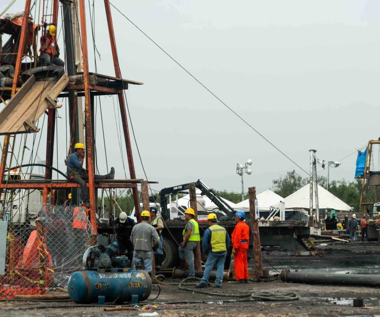 Vienen especialistas de EU para rescate de mineros Vienen especialistas de EU para rescate de mineros