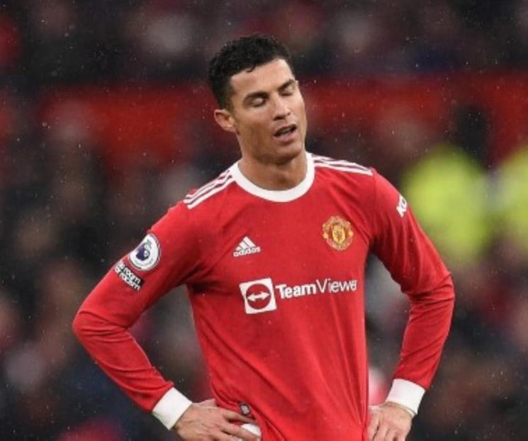 Sanciona policía a CR7 por tirar móvil a fan