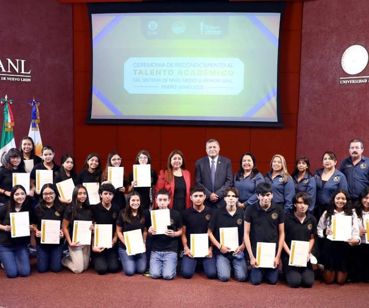 Reconoce UANL a sus talentos de preparatoria