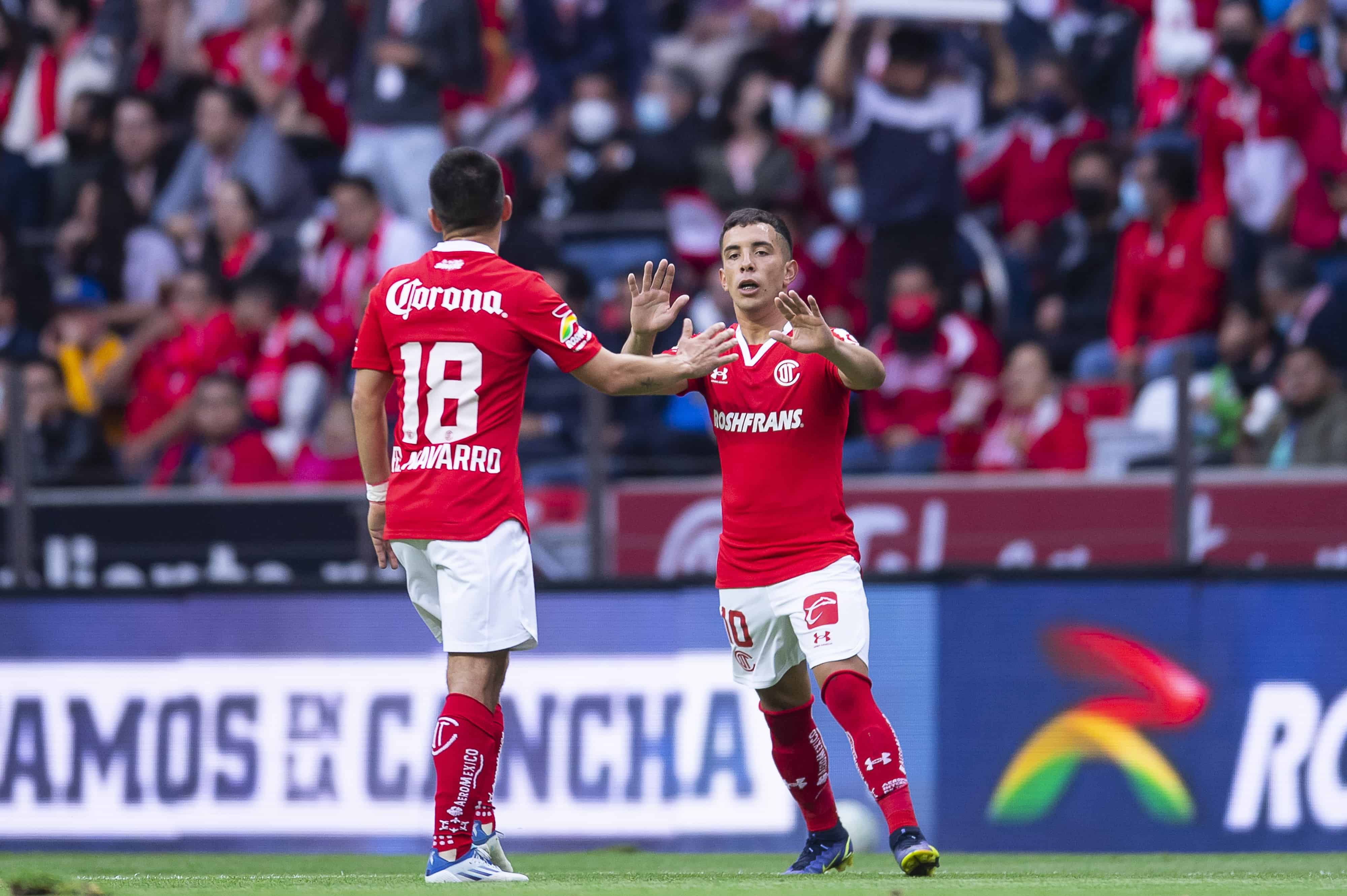 Leo Fernández abre el marcador.