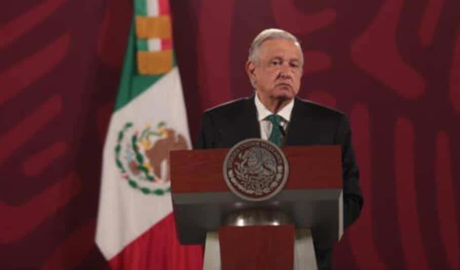 Revela AMLO que pensó comprar 51% de Banamex