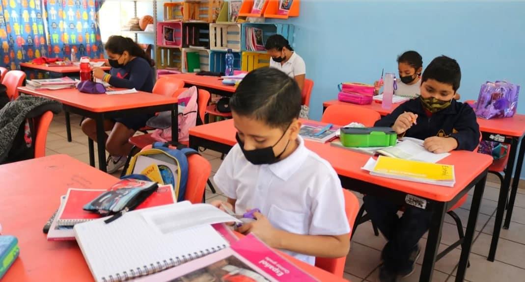 Juez frena eliminación de grados escolares