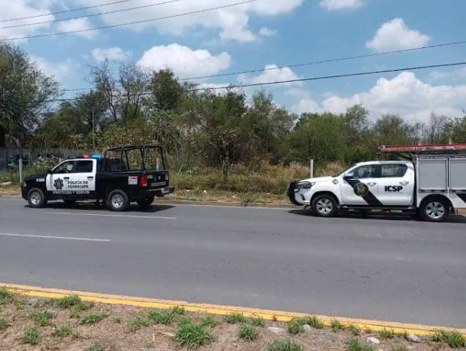 Descubren el cadáver de un hombre semi-enterrado en un terreno baldío