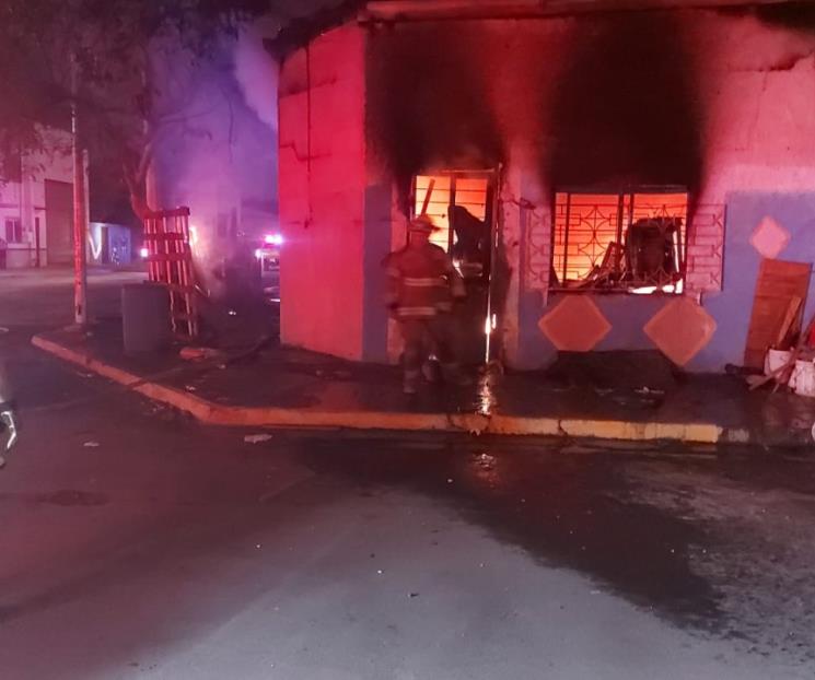 Provocan incendio en casa abandonada