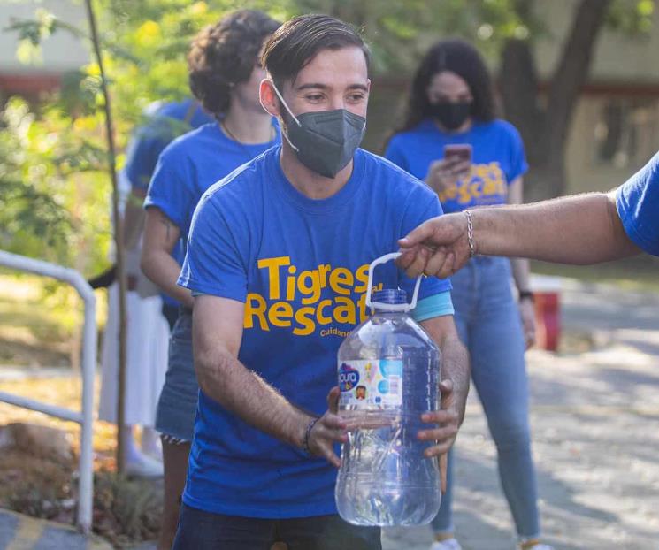 Dona Tigres al Rescate agua a casa hogar
