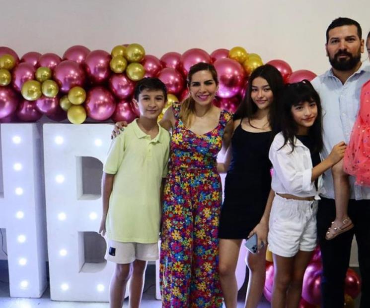 Karla Panini se lanza contra el hijo de Karla Luna Karla Panini se lanza contra el hijo de Karla Luna