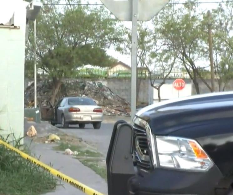 Balean a escolta cuando llegaba a su domicilio