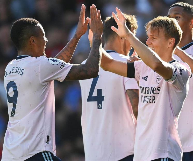 Golea el Arsenal y toman el liderato de la Premier League