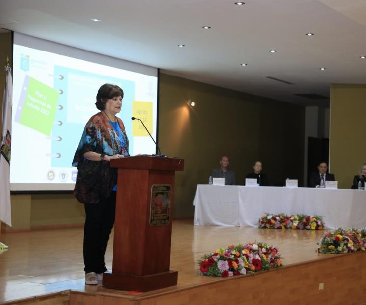 Capacita Secretaría de Educación a docentes normalistas
