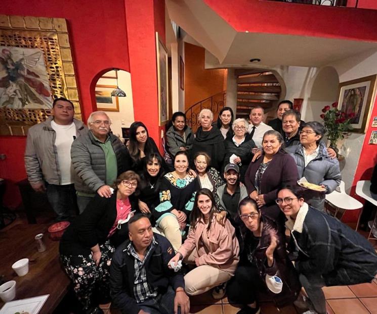 Con familiares y amigos, festejan liberación de Robles Con familiares y amigos, festejan liberación de Robles