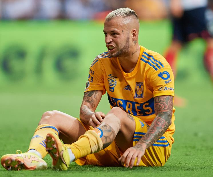 Nico López, con posible esguince en rodilla