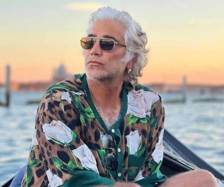 Estrena Alejandro Fernández nuevo look y recibe críticas