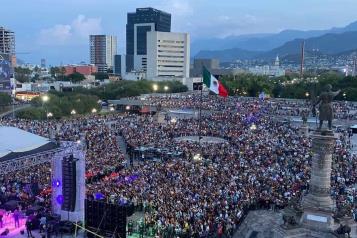 Vibran con la cumbia de Celso Pi&ntilde;a en su homenaje