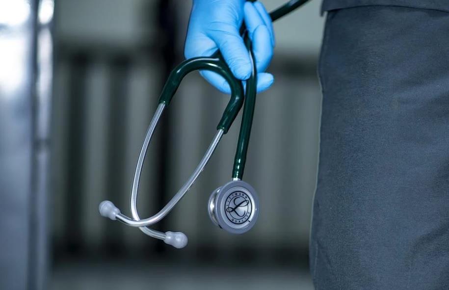 Infectan’ falsos médicos a AL