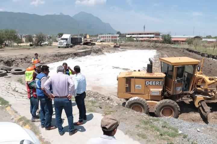 Supervisa Paco Treviño obras de la clínica familiar del IMSS