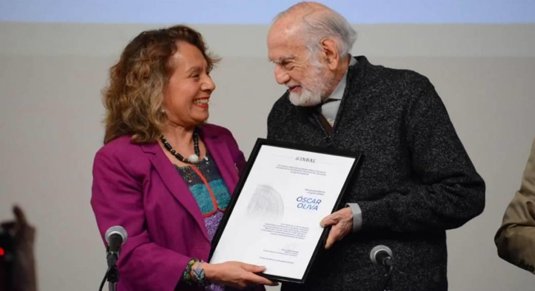 Homenaje a Óscar Oliva, el poeta que aviva las palabras