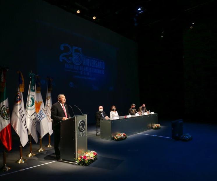 Celebra UANL 25 años de profesionalizar las artes escénicas