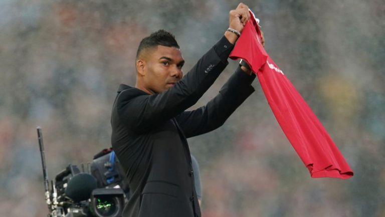 Espectacular presentación de Casemiro con el ManU