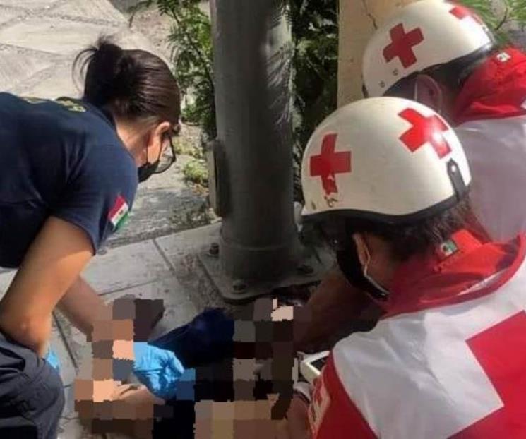 Asaltan a guardia, le rocían pintura en el rostro