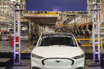 Se deshace Ford de 3 mil plazas