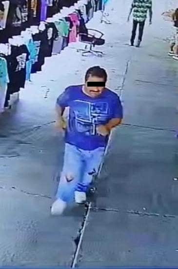 Una pareja fue detenida por la posesión de 10 bolsitas con mariguana, además de que al hombre se le relaciona con una serie de robos a negocio