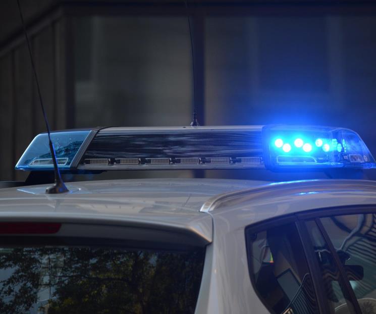 Policía de San Pedro resulta herido al estrellar unidad