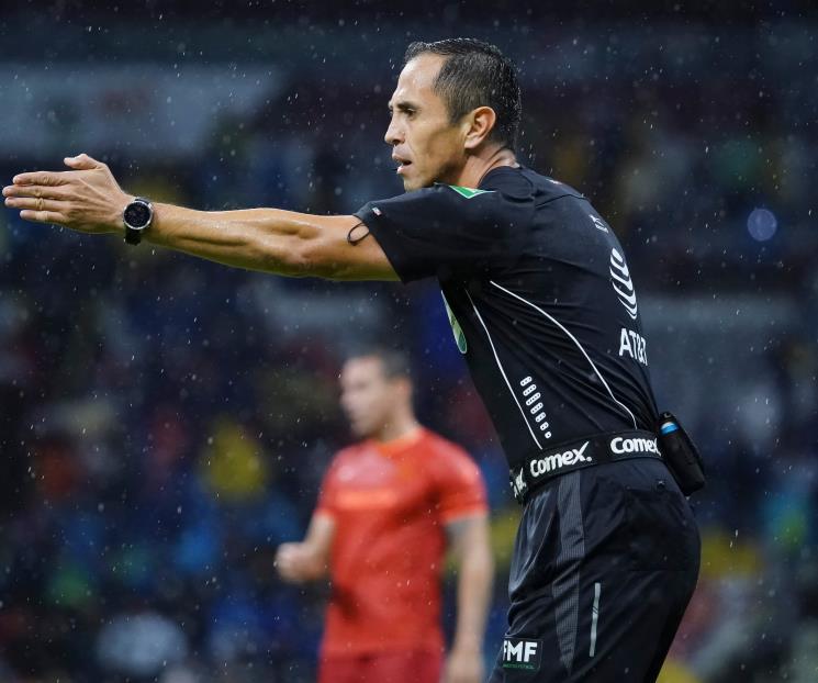 Volvió Santander a pitarle en el Akron a Chivas